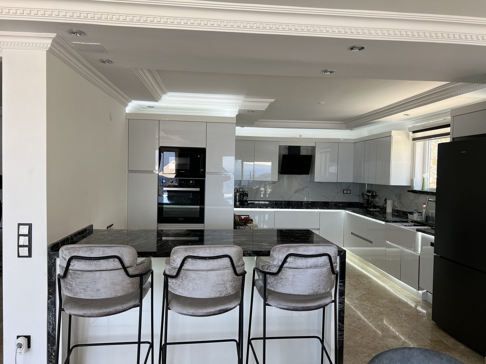 Moderne Küche der Villa in Alanya