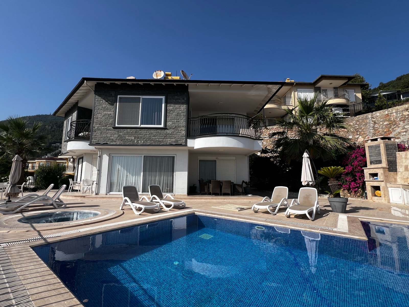 Privater Pool der Villa in Alanya Bektaş